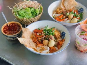 BASKET BOAT & VIETNAMESE FOOD