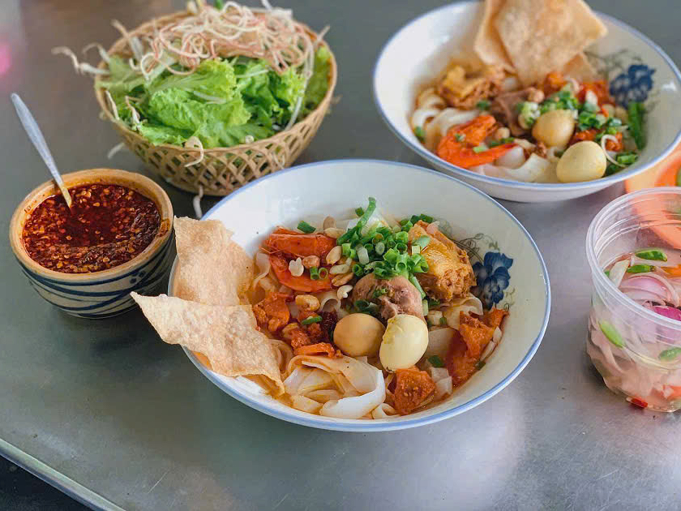 BASKET BOAT & VIETNAMESE FOOD